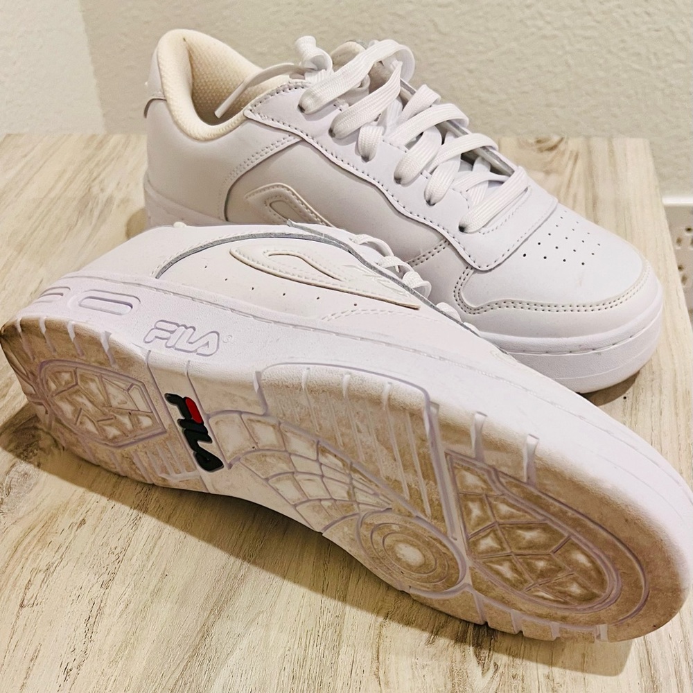 FILA White Classic Sneakers – Women’s 8.5 - Picture 3 of 4
